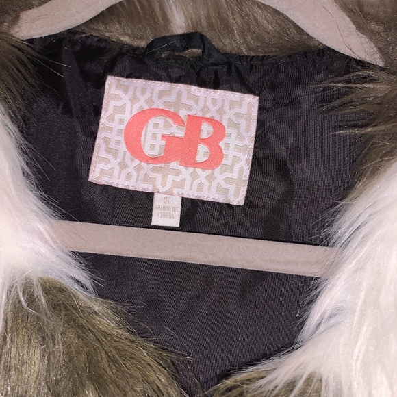 Gianni Bini Faux Fur Vest - Picture 2 of 4